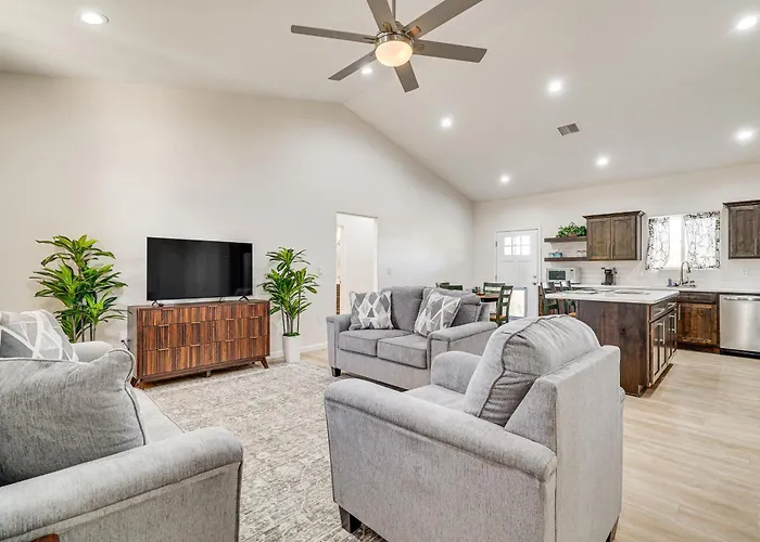 Hike & Ski! W/ Dog-friendly Yard In Holiday home *