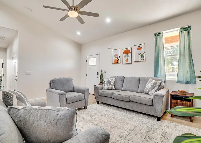 Holiday home Hike & Ski! W/ Dog-friendly Yard In *