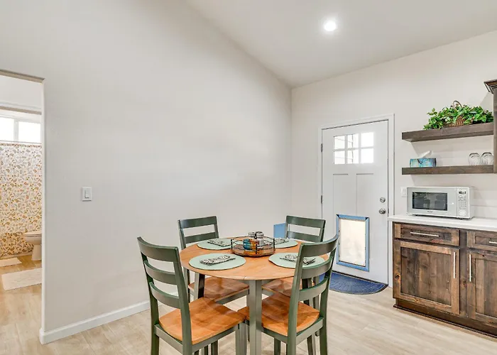 Hike & Ski! W/ Dog-friendly Yard In Holiday home