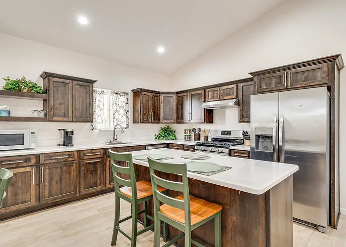 Hike & Ski! W/ Dog-friendly Yard In Holiday home