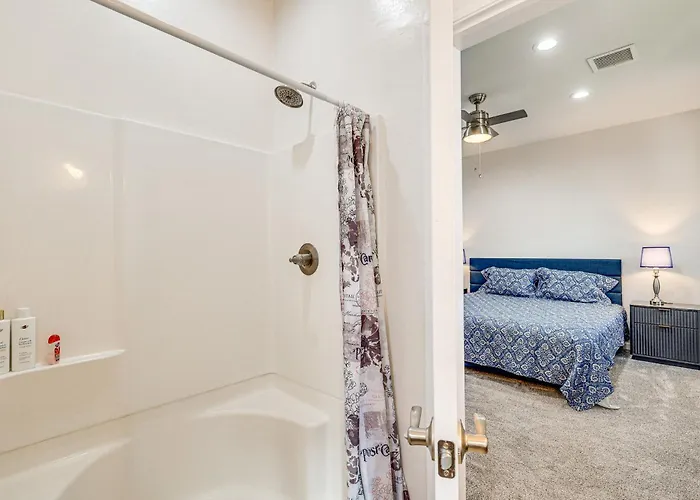 Holiday home Hike & Ski! W/ Dog-friendly Yard In *