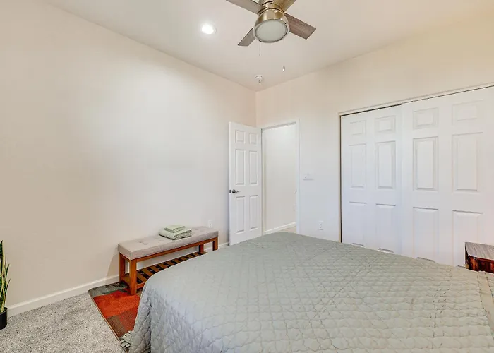 Hike & Ski! W/ Dog-friendly Yard In Holiday home *
