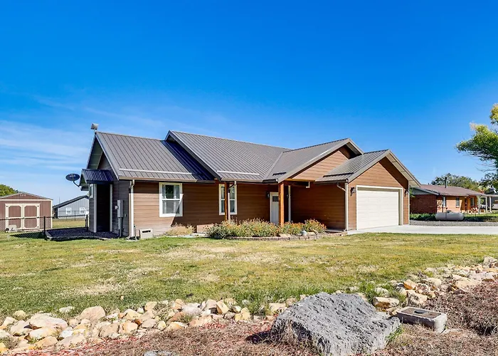 Holiday home Hike & Ski! W/ Dog-friendly Yard In *